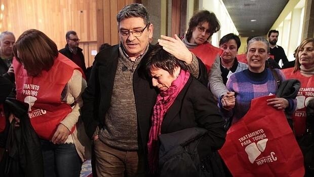 Afectados por la hepatitis C abandonan el parlamento gallego en febrero del año pasado