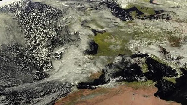 Imagen tomada por el satélite Meteosat para la Agencia Estatal de Meteorología que prevé para mañana, sábado, nevadas en zonas del norte y centro de la Península