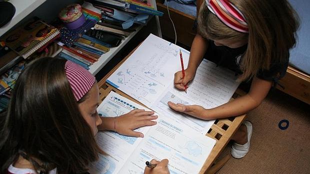 Los niños españoles están entre los más estresados por la carga de los deberes