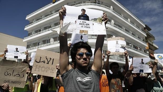 Protestas en Lesbos coincidiendo con la llegada del Papa este sábado