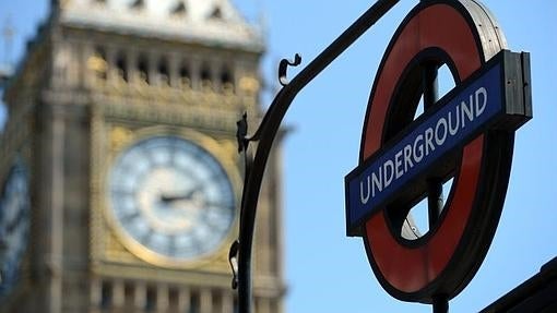 Una entrada de Metro junto al Big Ben