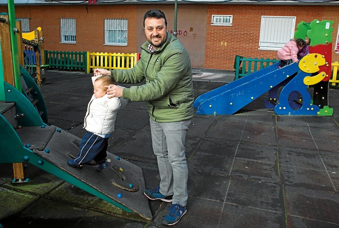 Sergio Díez dejó su trabajo para dedicarse a su hija.