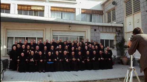 En diciembre de 1968, durante la VIII Asamblea Plenaria de la CEE, todos los obispos accedieron a posar para el fotógrafo de Blanco y Negro en una fotografía inédita