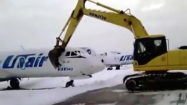 La brutal reacción de un trabajador de aeropuerto después de ser despedido