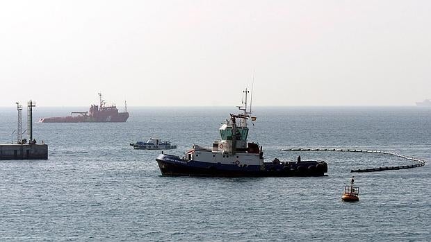 Unas 90.000 toneladas de contaminantes llegan cada mes a la superficie del Atlántico, el Pacífico y el Índico