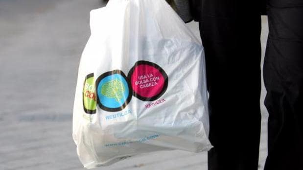 El alto consumo de bolsas de plástico supone un verdadero problema para los ecosistemas marinos