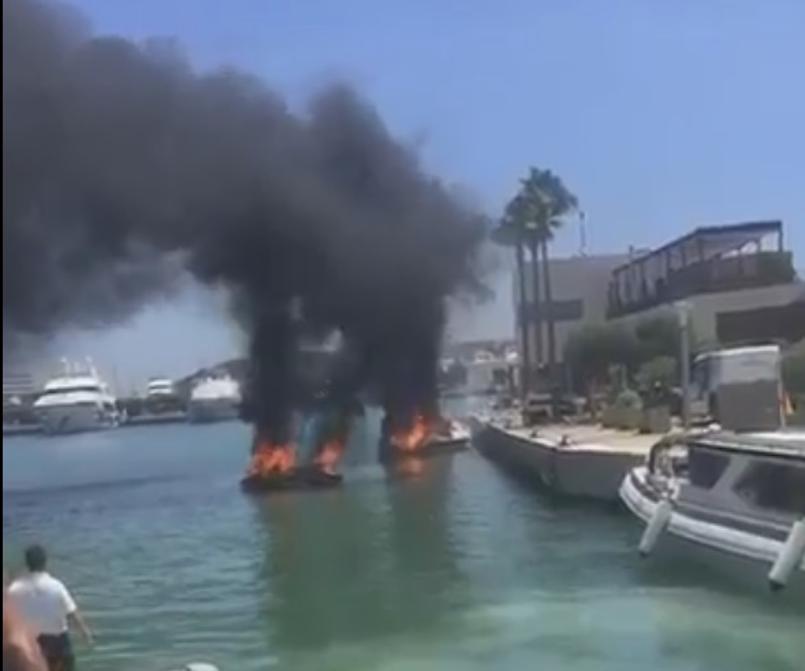 Dos heridos en estado crítico tras explotar un barco en el puerto de Marina Ibiza