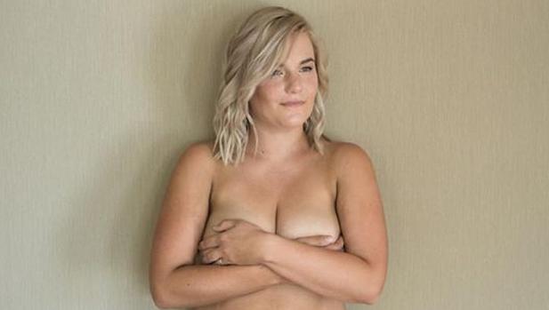 Olivia White posa mostrando su cuerpo tras su segundo embarazo