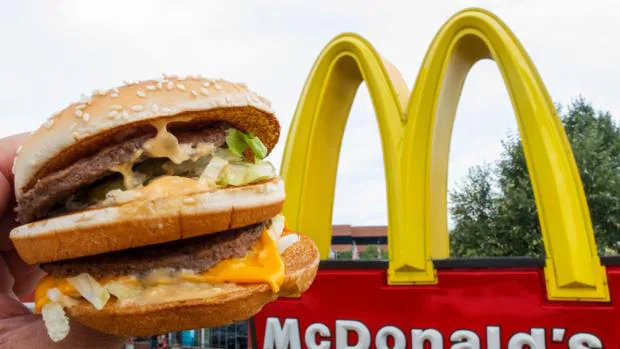 El producto «Big Mac» al lado de un McDonald's de Centreville, en el estado de Virginia