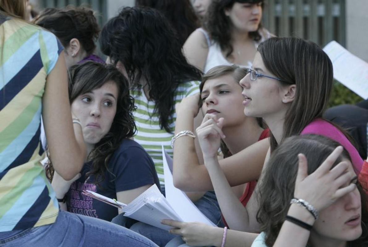 Jóvenes universitarios en la Facultad de Odontología de la Complutense de Madrid