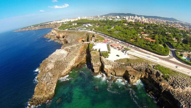 Un turista español resulta gravemente herido al caer por un acantilado en Portugal