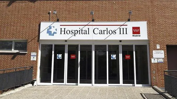 La enfermera se encuentra ingresada en el Hospital Carlos III de Madrid