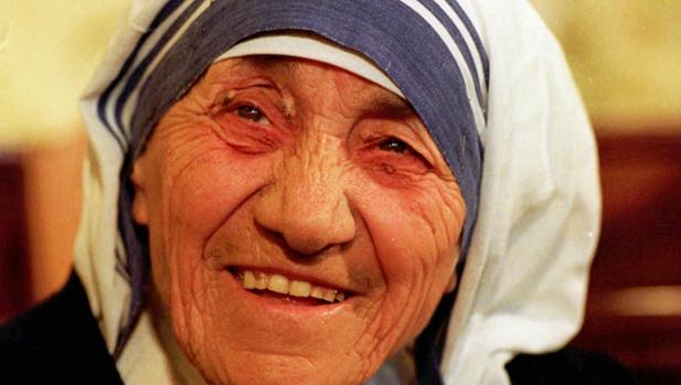 La Madre Teresa de Calcuta, a su llegada a Lima en 1989 para participar en la Congreso Internacional sobre la Reconciliación