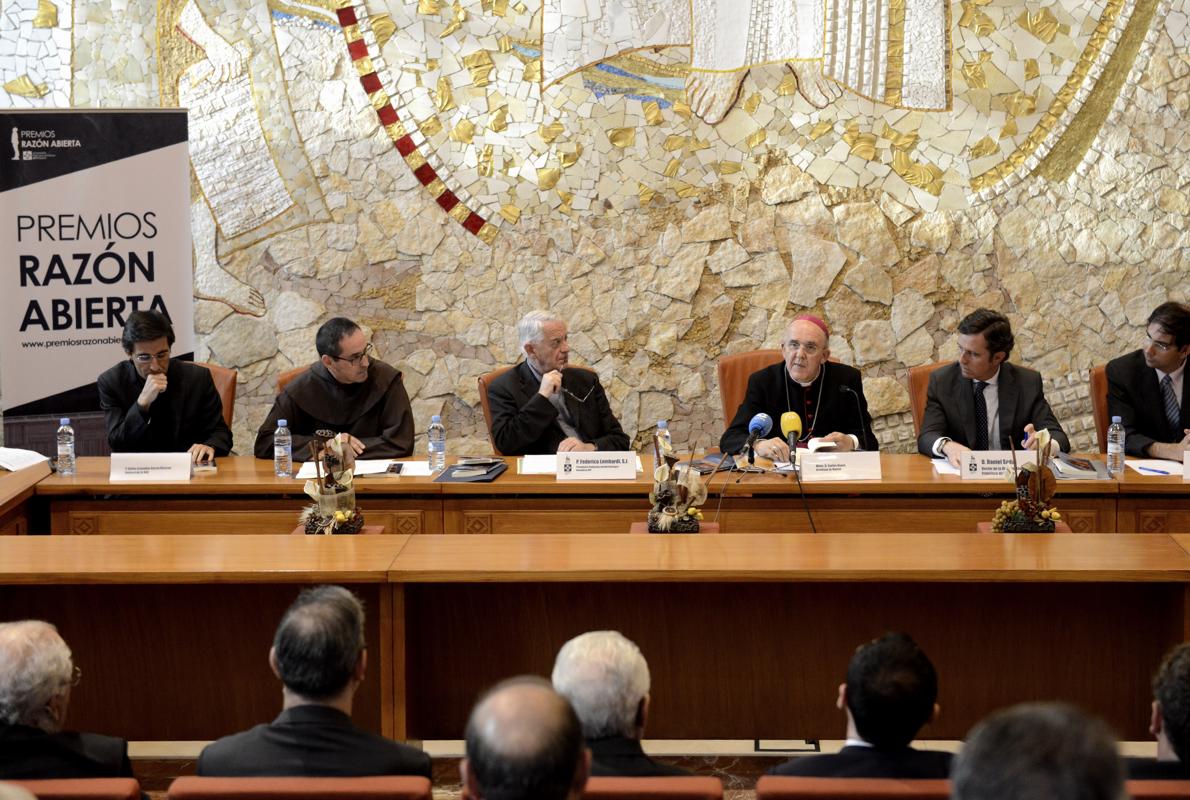 Presentación de la I edición de los Premios Razón Abierta en la Sala Capitular de la Catedral de la Almudena