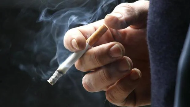 Un alemán de 78 años ha ganado la batalla frente a su casera y sus vecinos, quienes pedían que abandonase su casa por el humo y el olor a cigarrillos
