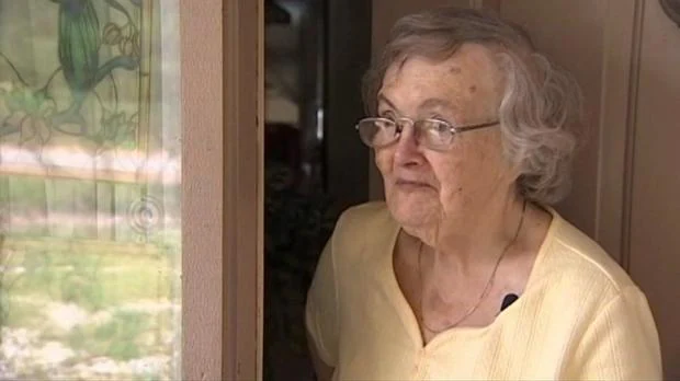 Claire Olsen, la abuela que recibió la pizza de su nieto para asegurarse de que estaba bien tras Matthew