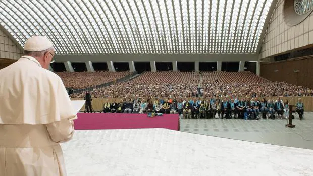 El Papa, ayer, en una audiencia con peregrinos luteranos
