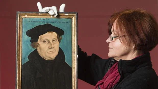 Martín Lutero se enfrentó a la autoridad papal al criticar su doctrina sobre las indulgencias