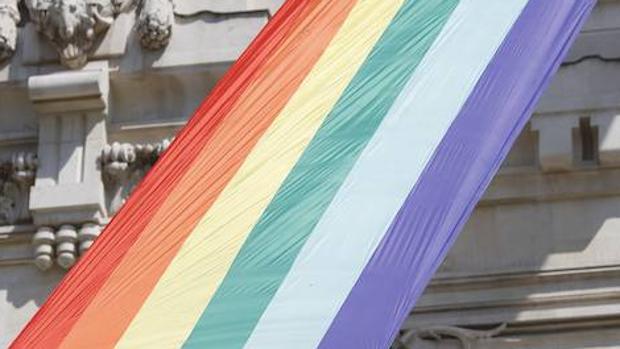 Una bandera gay en Madrid