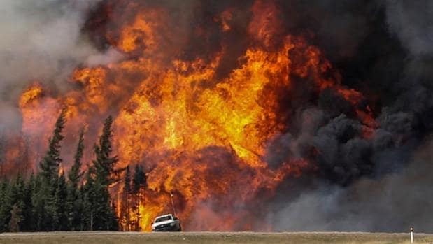 El colosal incendio forestal que se vivió en la localidad canadiense de Fort McMurray se debió en buena medida a las altas temperaturas registradas este pasado verano