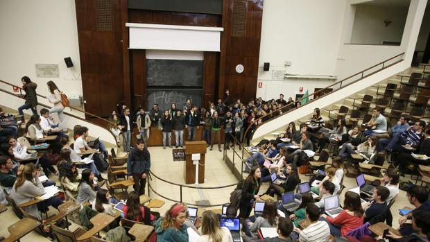 Asamblea en la Universidad Complutense de Madrid