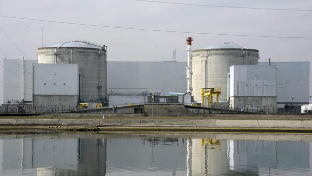 Hollande acelera los trámites para cerrar la central nuclear Fessenheim