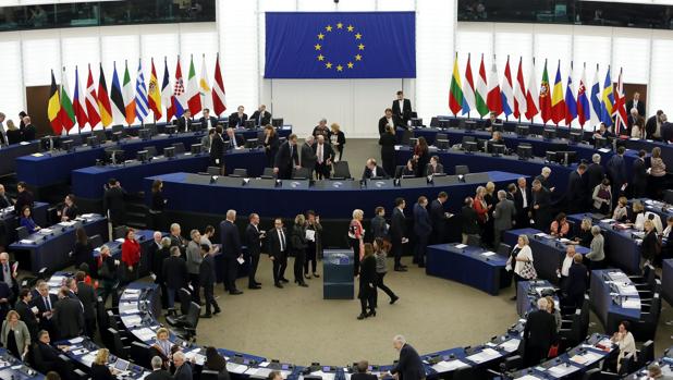Vista general de los eurodiputados preparándose para emitir sus votos durante la votación del nuevo presidente del Parlamento Europeo, en Estrasburgo