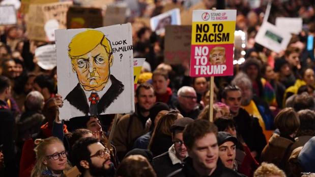 Las políticas de Trump preocupan a las familias españolas interesadas en enviar a sus hijos a estudiar a EE.UU.