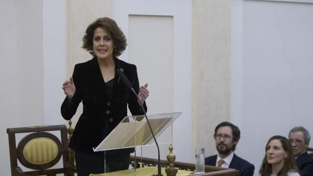 La expresidenta de Navarra ingresa en la Real Academia de Farmacia