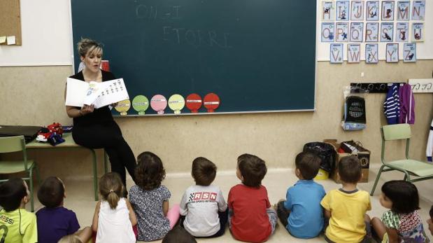 El Gobierno convocará plazas en una legislatura para que todos los profesores interinos sean funcionarios