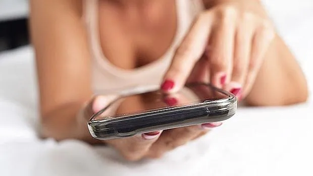 El «sexting», el fenómeno de fotografiarse en actitud provocativa para enviar las imágenes, se ha extendido entre los jóvenes en los últimos años