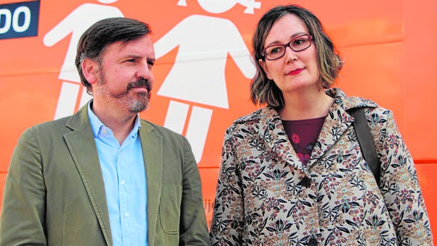 El presidente de Hazte Oír, Ignacio Arsuaga, junto a Charlotte Goiar