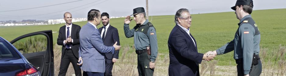 El ministro del Interior saluda en un acto a la Guardia Civil de Tráfico, en Sevilla