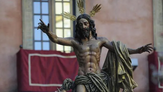Precesión de la Cofradía de Jesús Resucitado en Sevilla
