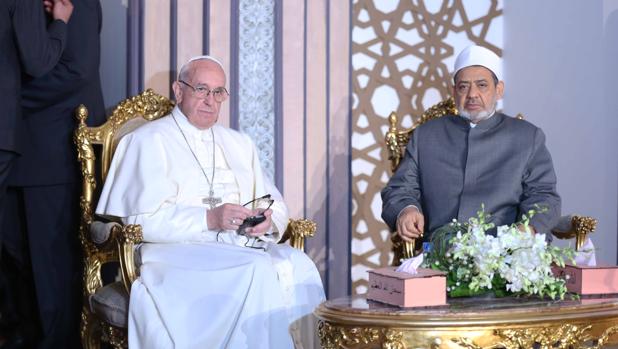 El encuentro con los católicos queda en un segundo plano durante la primera jornada maratoniana del Papa