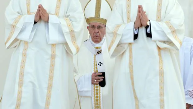 El Papa Francisco celebra el centenario de la aparición de la Virgen en Fátima