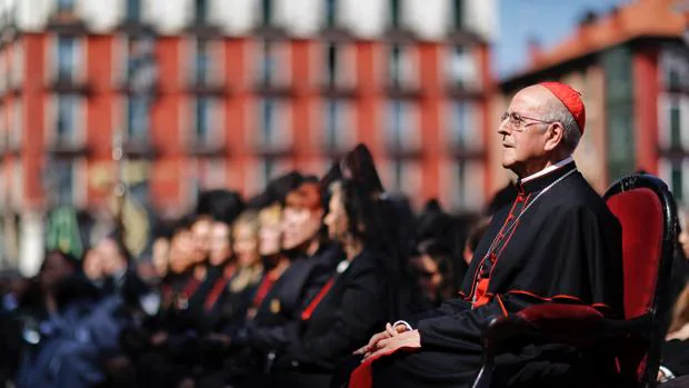 El Cardenal Blázquez, oficia una misa en Viernes Santo