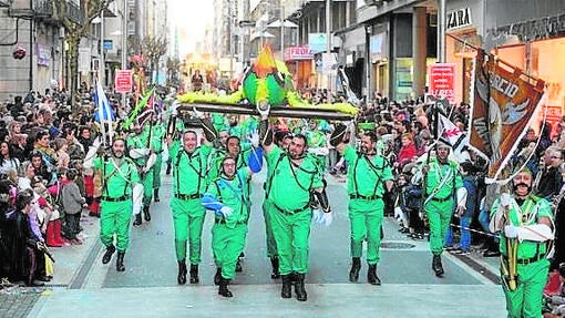 Parodia del traslado del Cristo de Mena en el carnaval de Palma de Mallorca