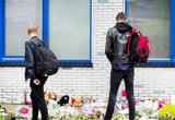 Flores y velas en el colegio de la pequeña Romy Nieuwburg