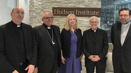 El Obispo de Córdoba y la delegación del Cabildo acompañados por Nina Shea, Directora del Centro de Libertad Religiosa del Instituto Hudson