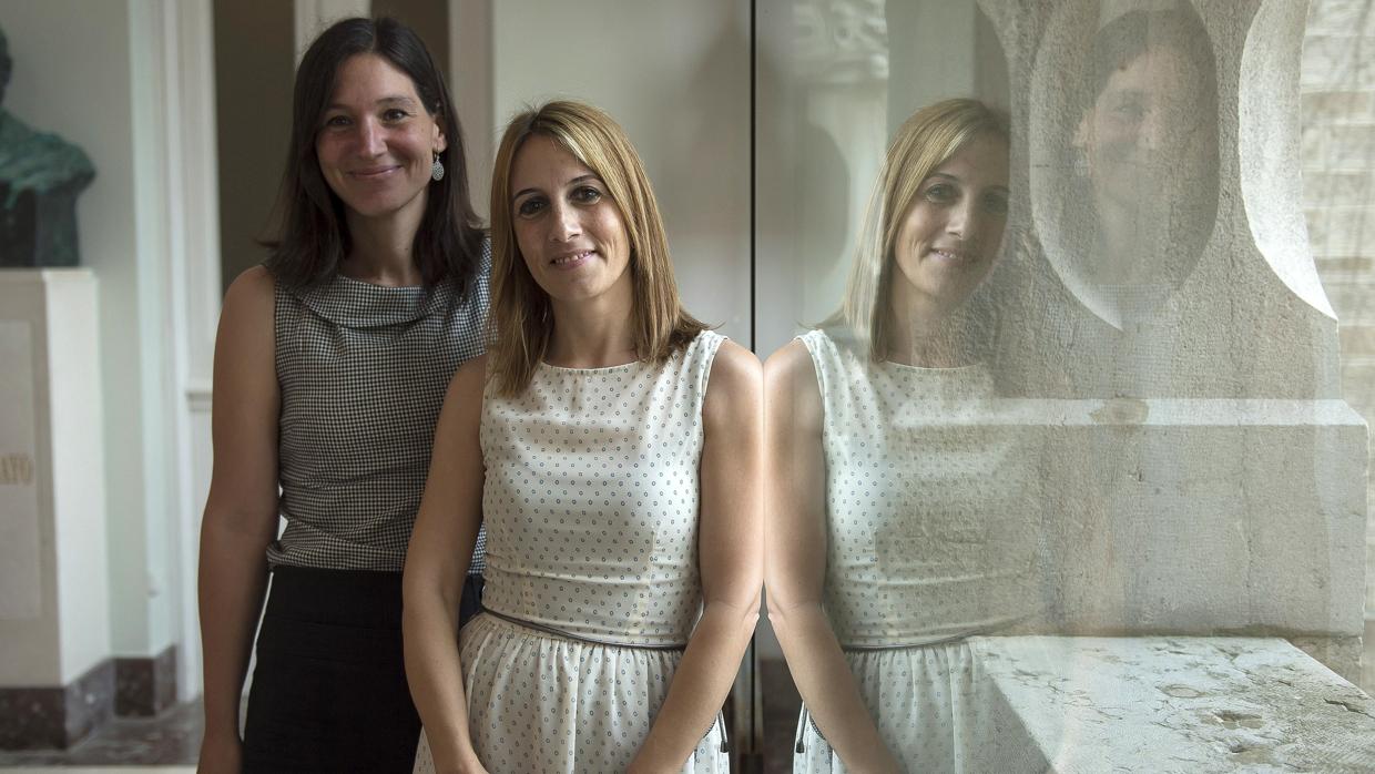 Irene Hierro (i) y Belén Fernández, en representación a la Fundación Obra San Martín