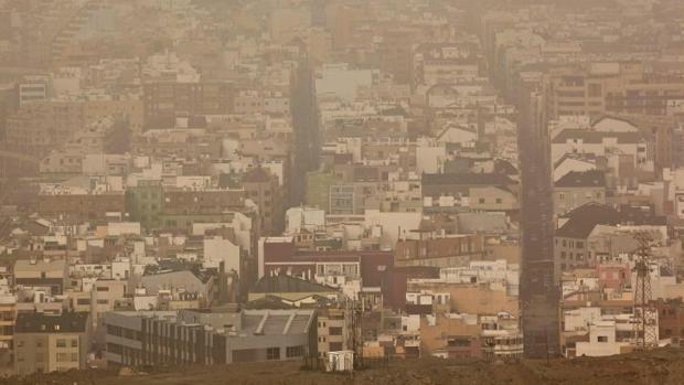 Un día de calima (polvo del Sahara en suspensión) en Las Palmas de Gran Canaria