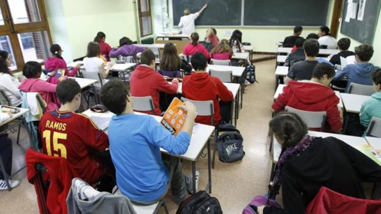 El Ministerio de Educación reprende a las autonomías que dan el título de ESO con suspensos y sin recuperación