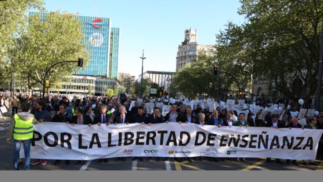 Manifestación en Zaragoza a favor de la libertad de enseñanza