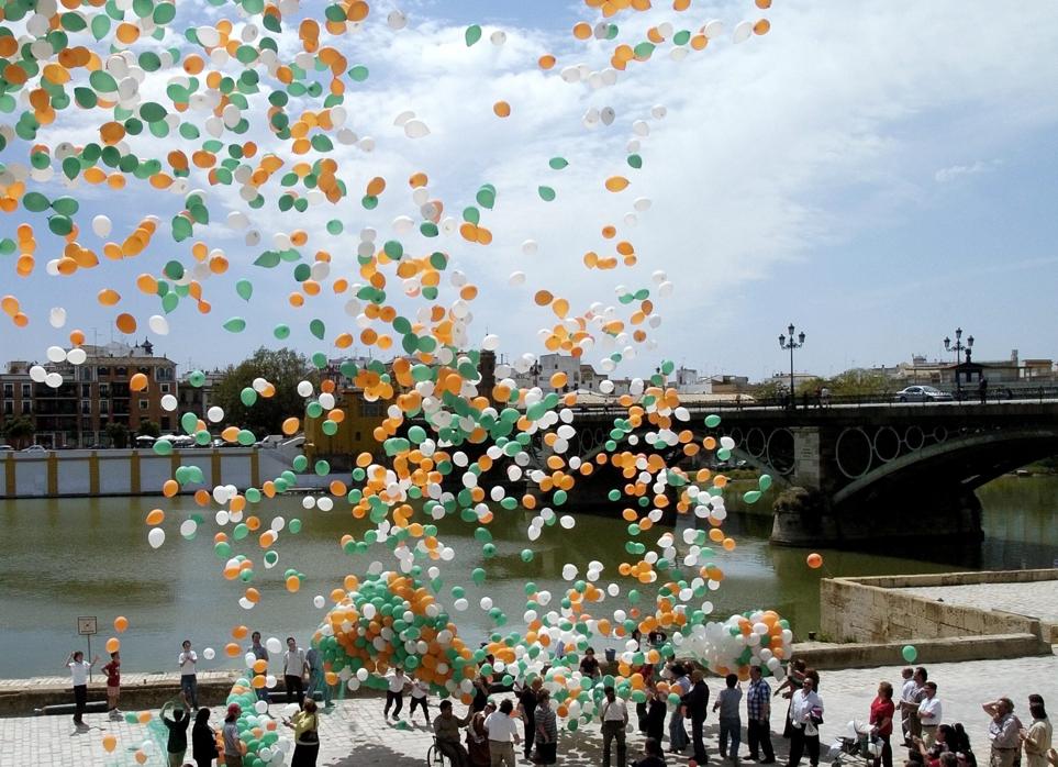 Suelta de globos con motivo del día internacional de fibrosis quística