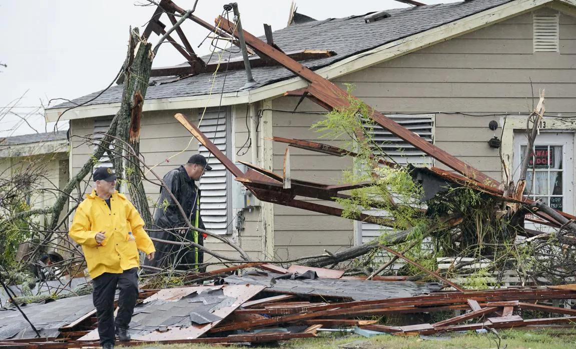 «Harvey» entró por la localidad costera de Rockport donde dejó graves destrozos en las viviendas