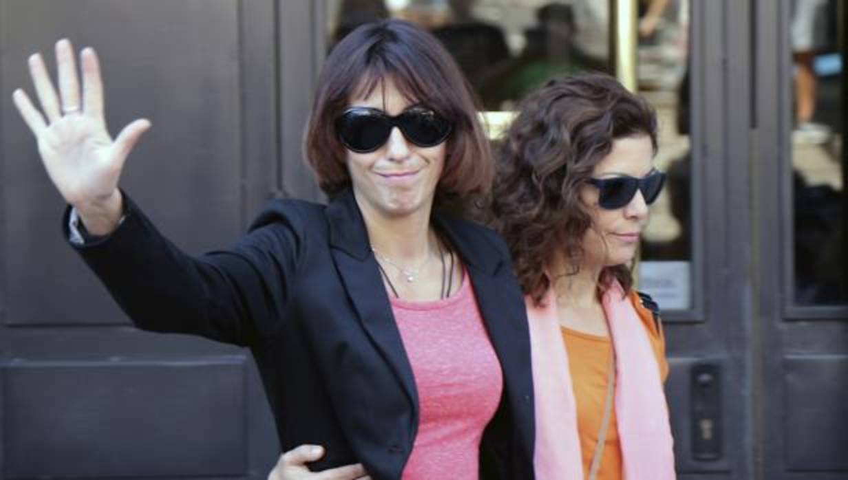 Juana Rivas, en su última salida de los juzgados de Granada donde declaró como investigada por la presunta sustracción de los menores, el pasado martes 5 de septiembre