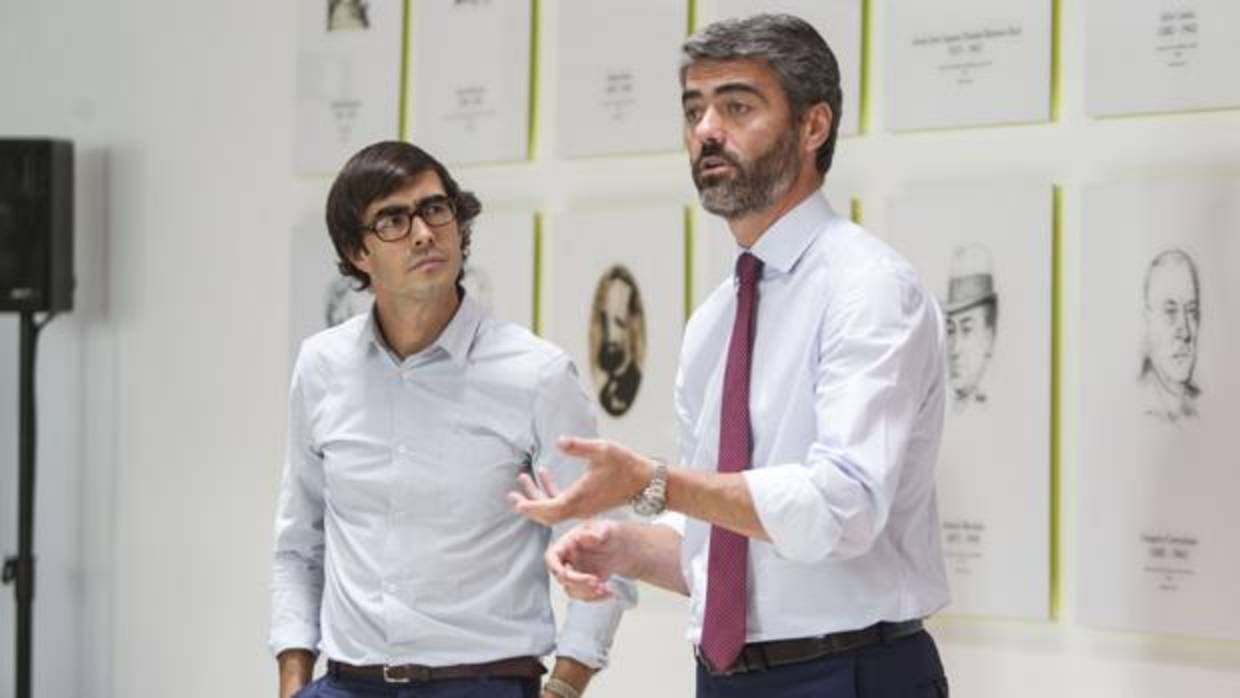 El consejero delegado de Vocento, Luis Enríquez, junto al director de innovación de Vocento, Borja Bergareche
