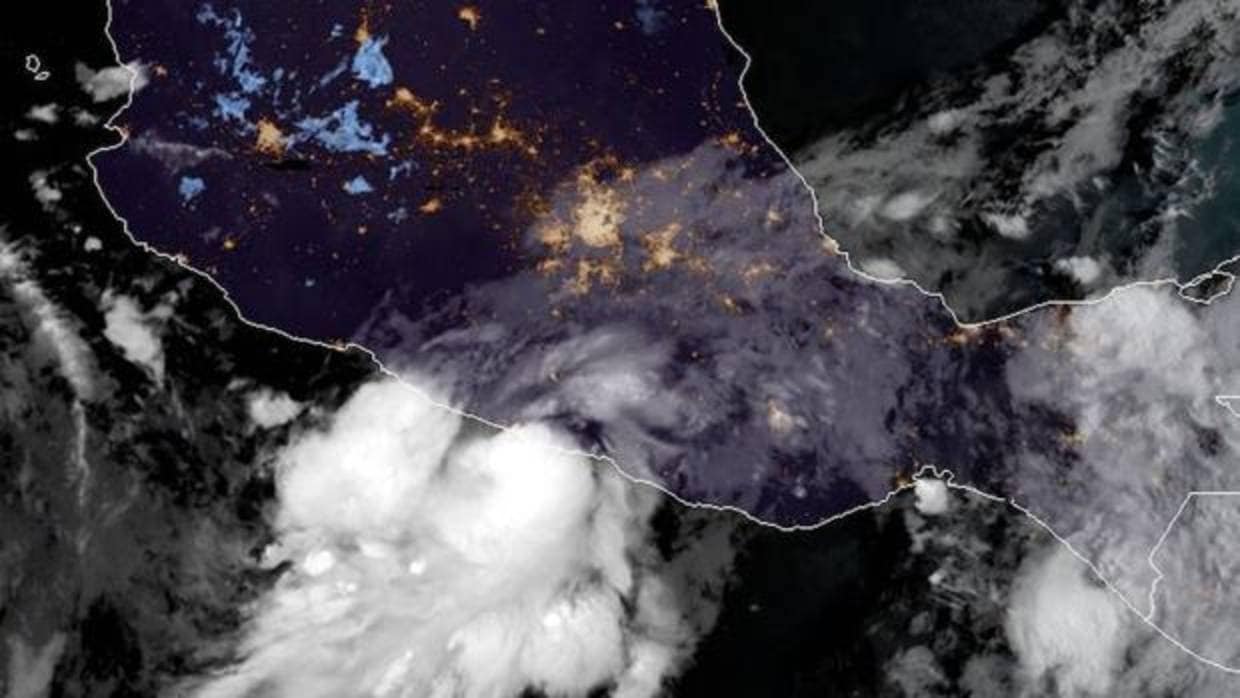 Esta imagen satelital del huracán Max fue capturada por la NOAA (Administración Nacional Oceánica y Atmosférica). Max se formó en las costas suroestes de México el pasado jueves.