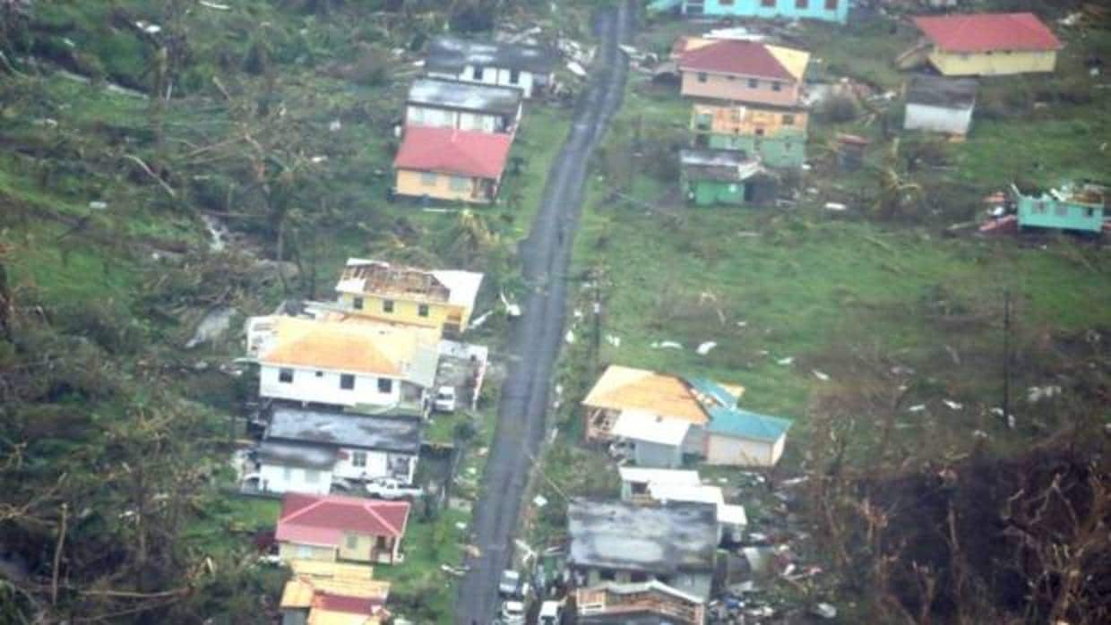 Huracán María tras el paso por la isla de Dominica